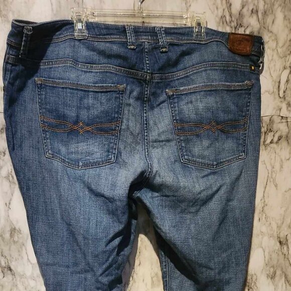 Lucky brand weekender distressed jeans size 22 - Picture 3 of 6